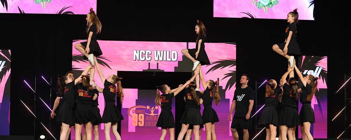Cheerleader starten bei Summer All-Level Championship Ost